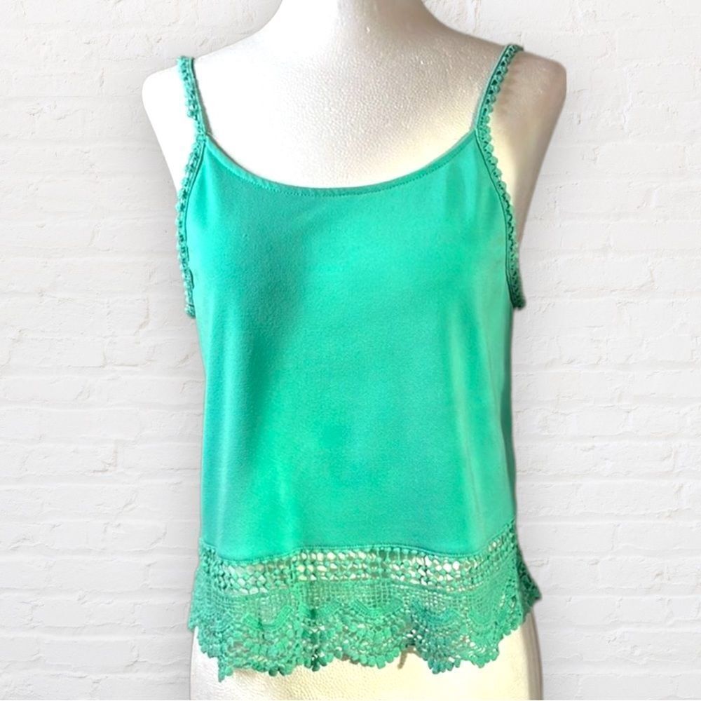 MASON and MacKenzie green crop top. Extra small. Skinny straps crocheted bottom